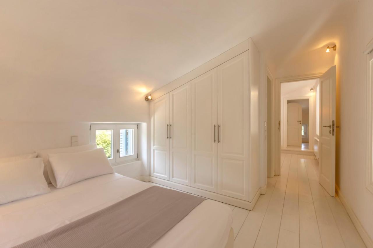 Luxury Villa By The Beach Stenies Exterior photo